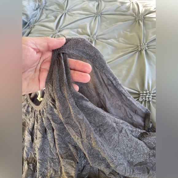 Woman’s batwing blouse. - Picture 2 of 2